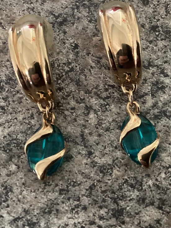 Swarovski Jewelry - Swarovski crystal drop earrings in great condition